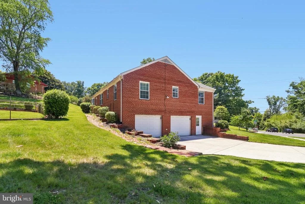 Photo of 400 SOUTHWEST DRIVE