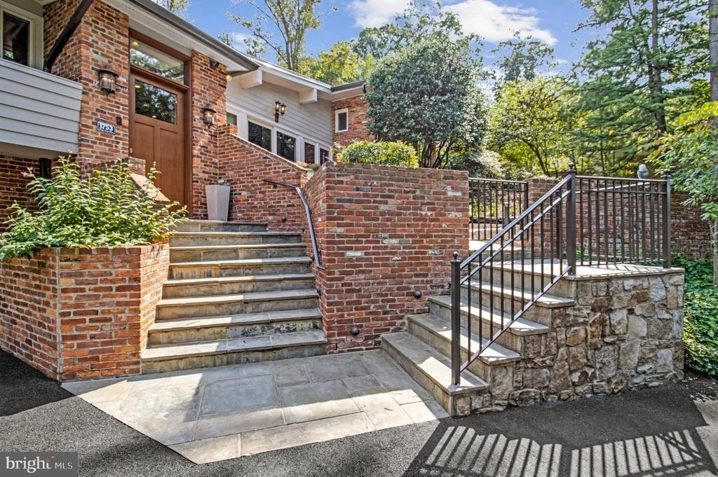 Photo of 1753 ARMY NAVY DRIVE