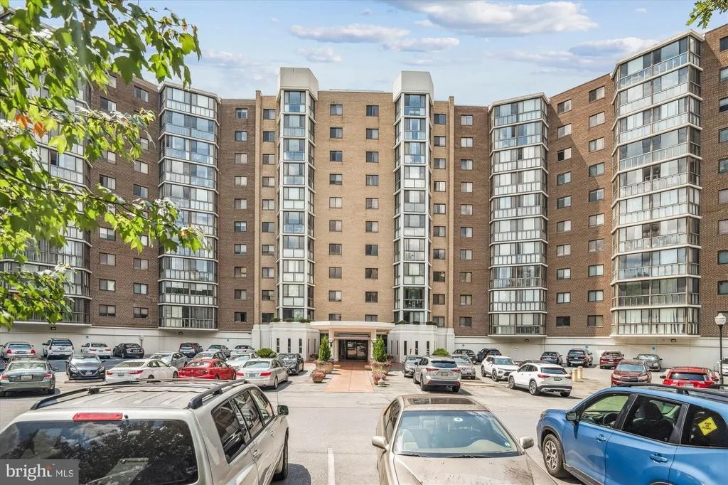 Photo of Unit 3412 at 15115 INTERLACHEN DRIVE