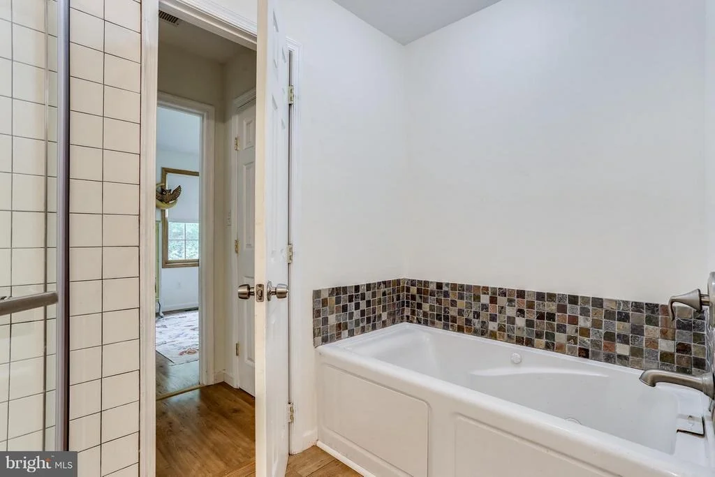 Photo of 828 WARREN ROAD