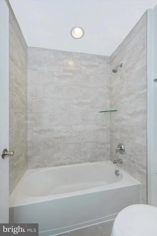 Photo of 8420 CLIFFVIEW LANE