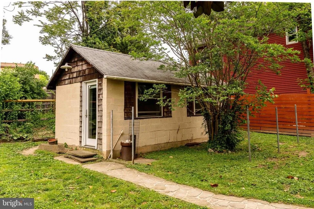 Photo of 1823 MAYFIELD AVENUE