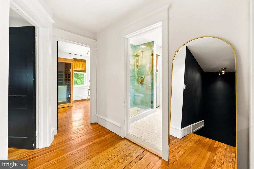 Photo of 1124 MANTUA PIKE