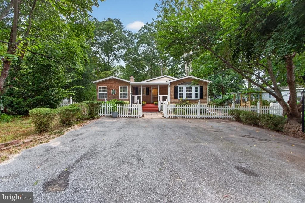 Photo of 111 GEORGES LANE