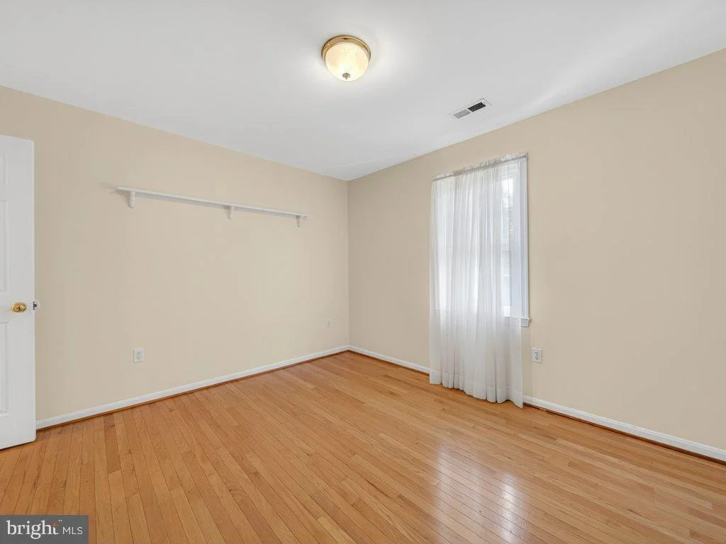 Photo of 9290 BAKER STREET