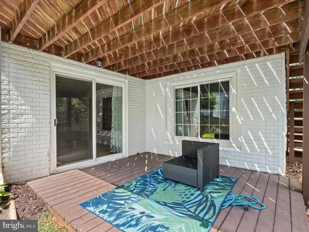 Photo of 15058 HOLLEYSIDE DRIVE