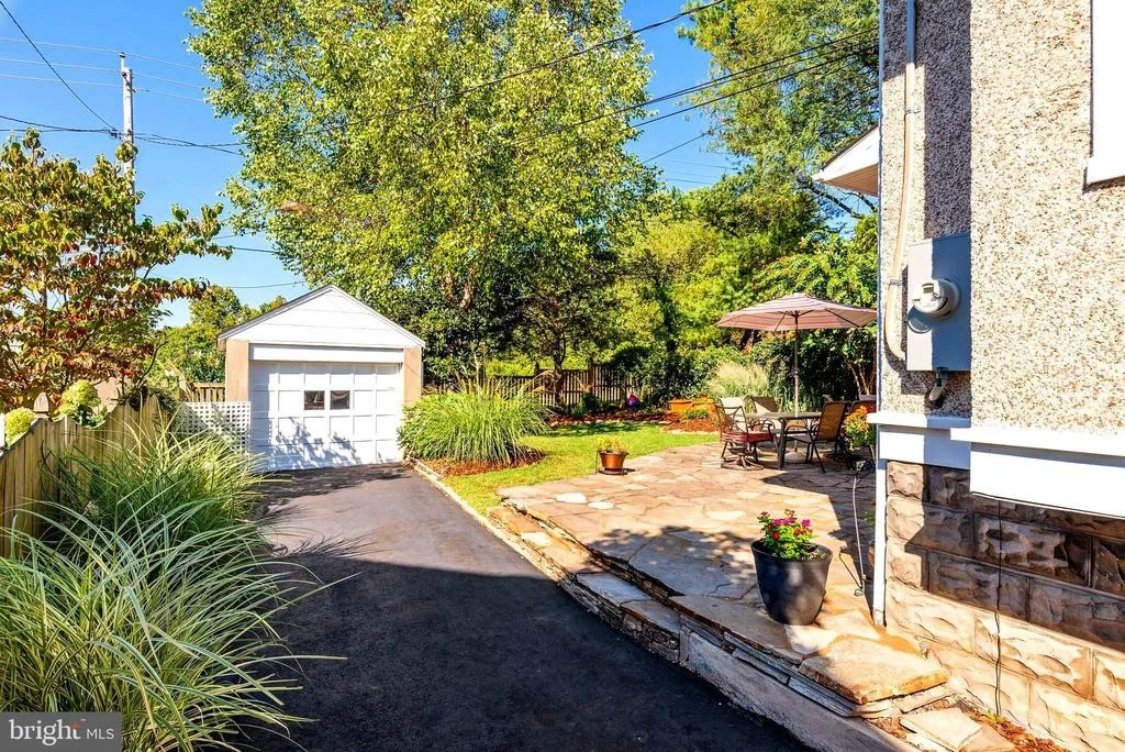 Photo of 808 WARWICK ROAD