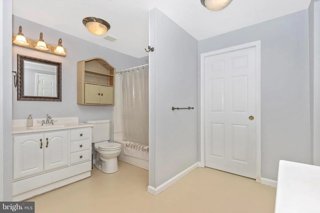 Photo of 833 DUNBROOKE COURT