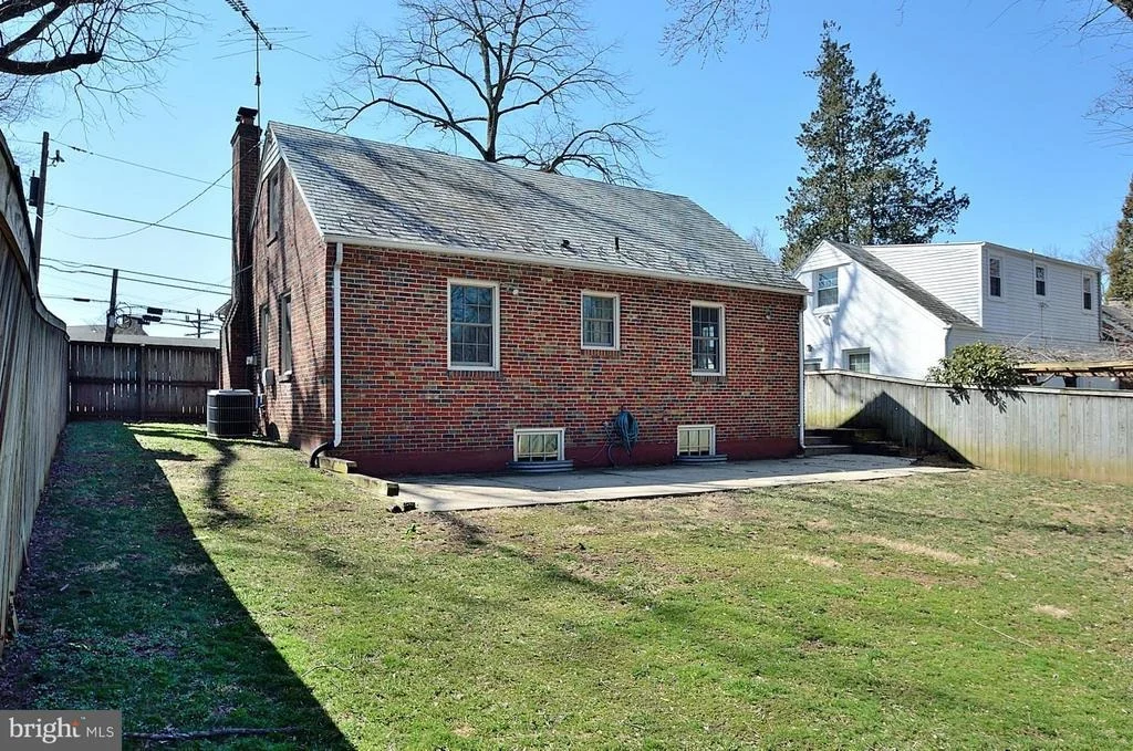 Photo of 2105 LINDEN LANE