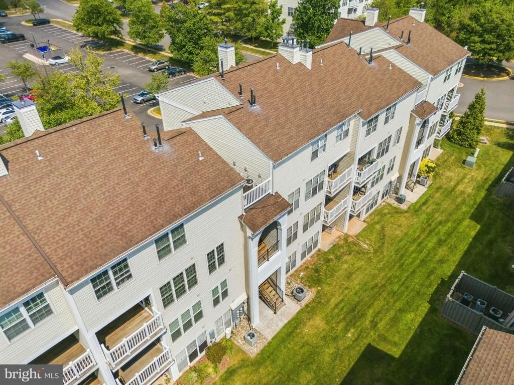 Photo of Unit 301 at 21843 BALDWIN SQUARE