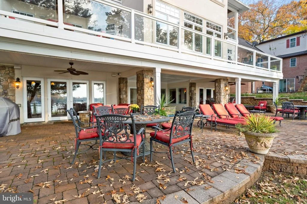 Photo of 206 HARBOR DRIVE