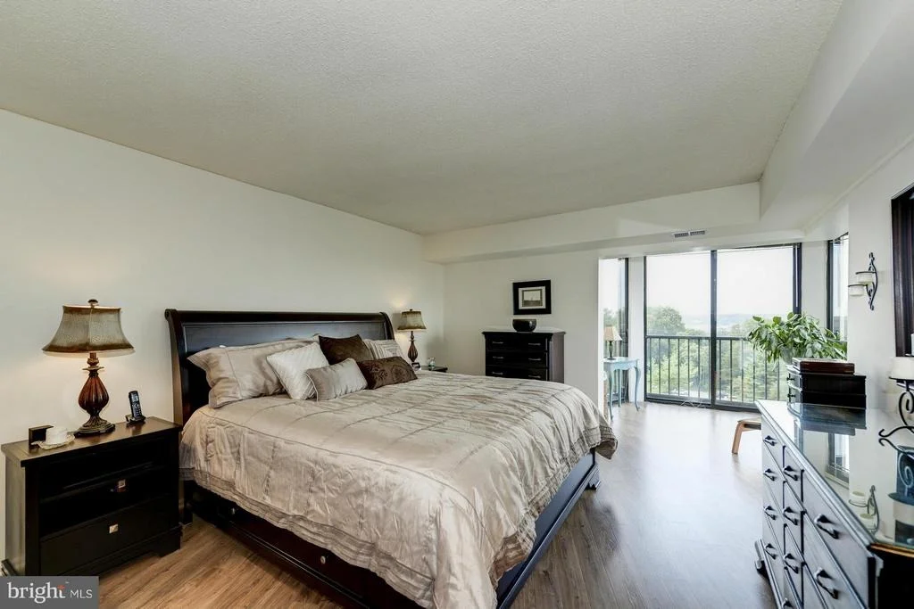 Photo of Unit 908 at 5902 MOUNT EAGLE DRIVE
