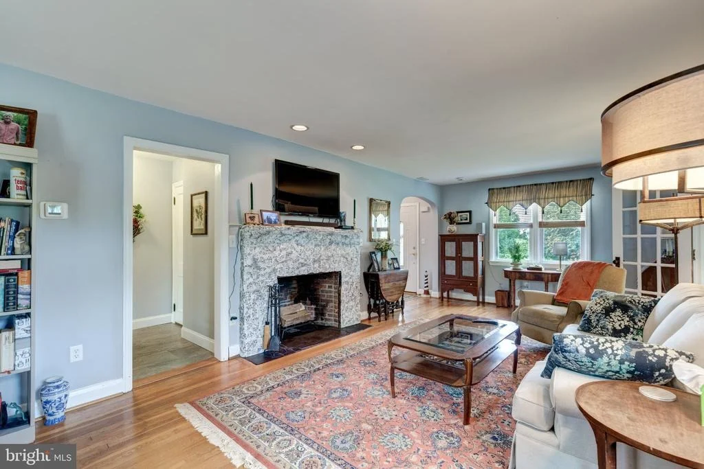 Photo of 701 LONGVIEW AVENUE