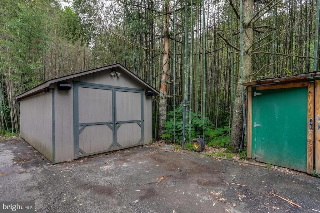 Photo of 828 WARREN ROAD