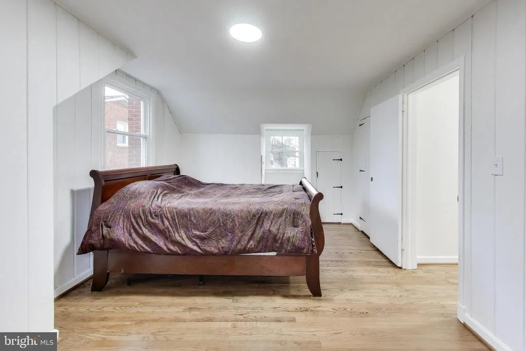 Photo of 11209 MIDVALE ROAD