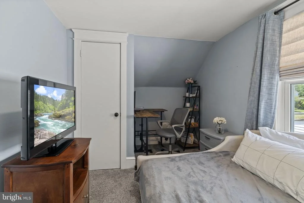 Photo of 425 FLORENCE AVENUE
