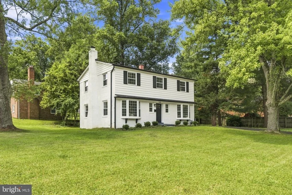 Photo of 2610 SILVERDALE DRIVE