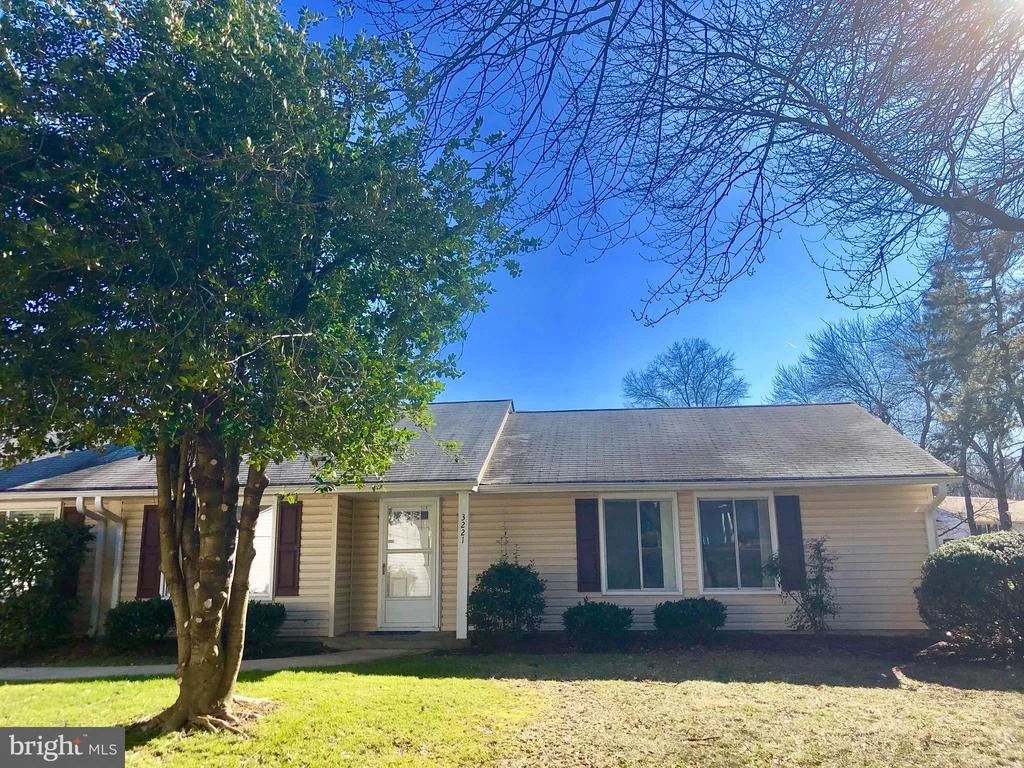 Photo of Unit 191A at 3221 LUDHAM DRIVE