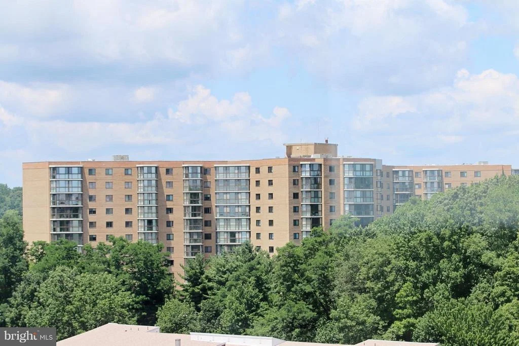 Photo of Unit 11014 at 15101 INTERLACHEN DRIVE