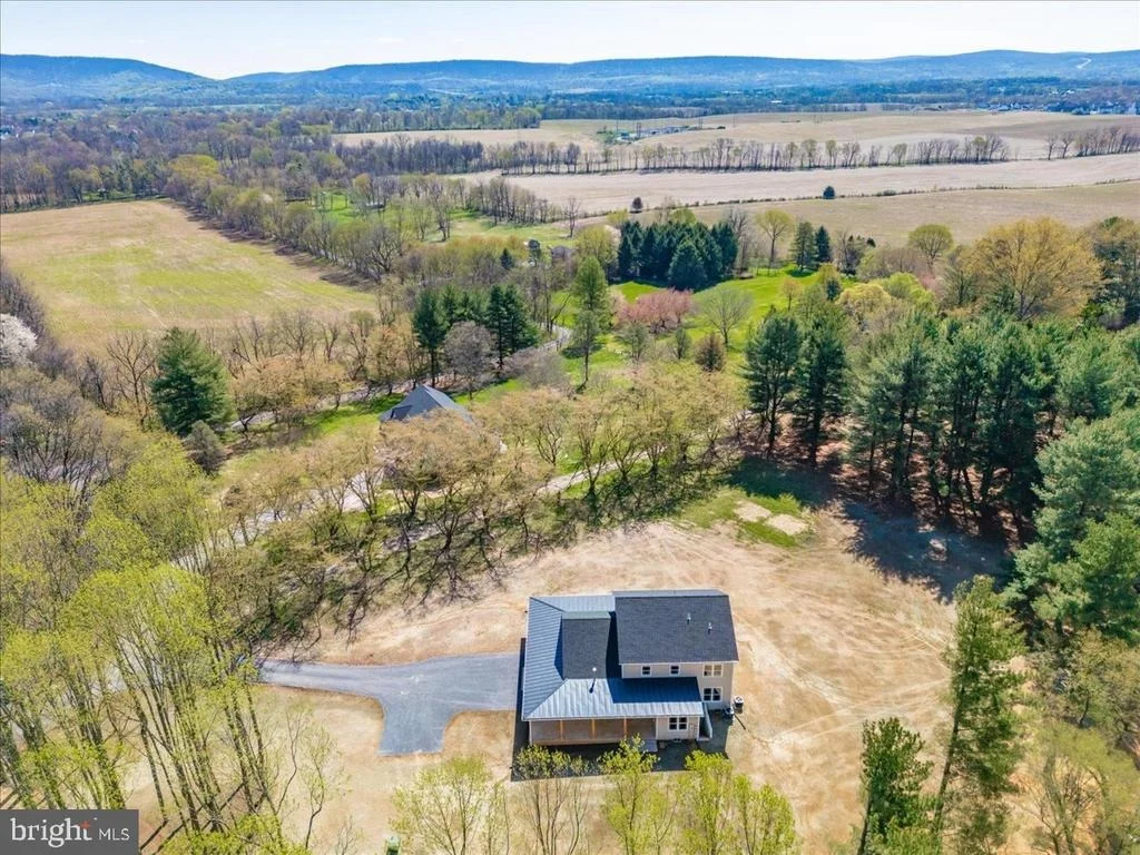 Photo of 460 SHADE TREE LANE