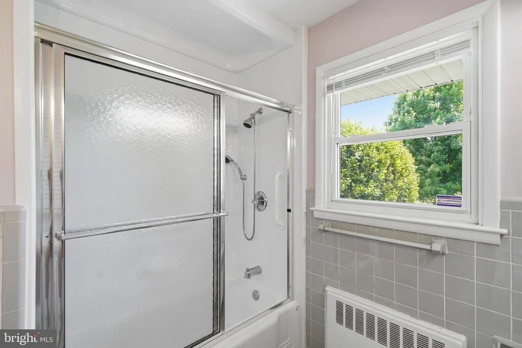 Photo of 2303 FARRINGDON ROAD