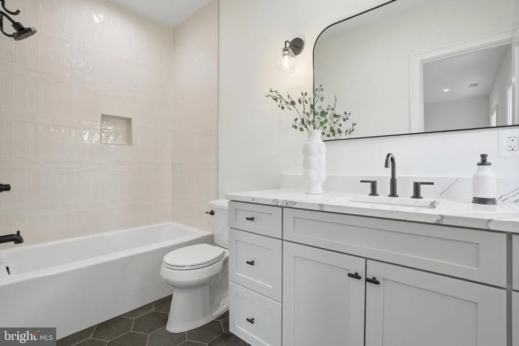 Photo of 1142 CAMERON ROAD