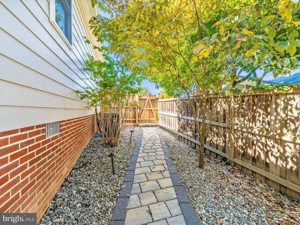 Photo of 903 MERCER PLACE