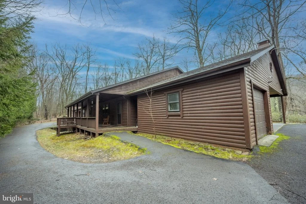 Photo of 526 GLEANINGS DRIVE