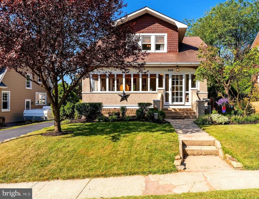 Photo of 808 WARWICK ROAD