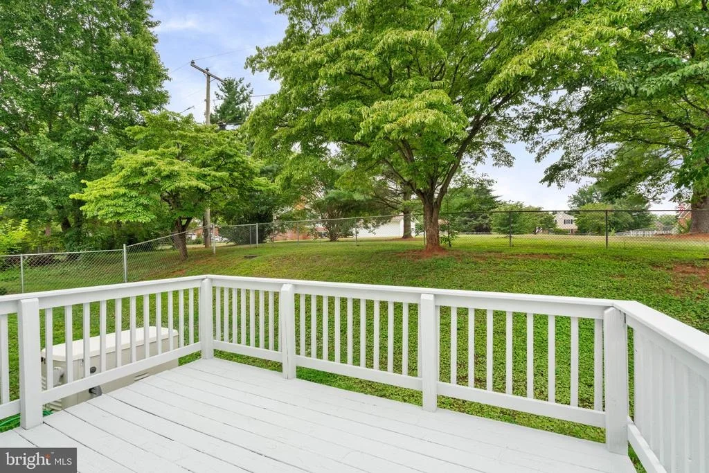 Photo of 2309 MAPLEWOOD DRIVE