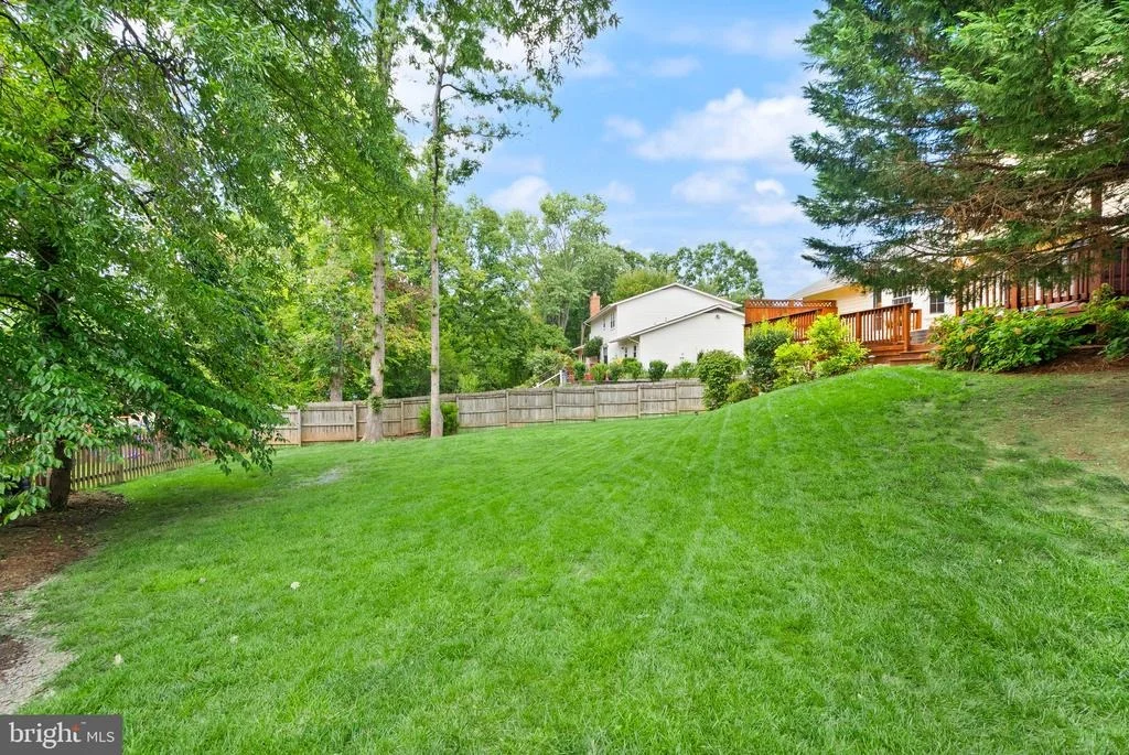 Photo of 8906 TAILCOAT COURT