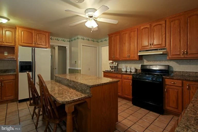 Photo of 8001 RUNNYMEADE DRIVE