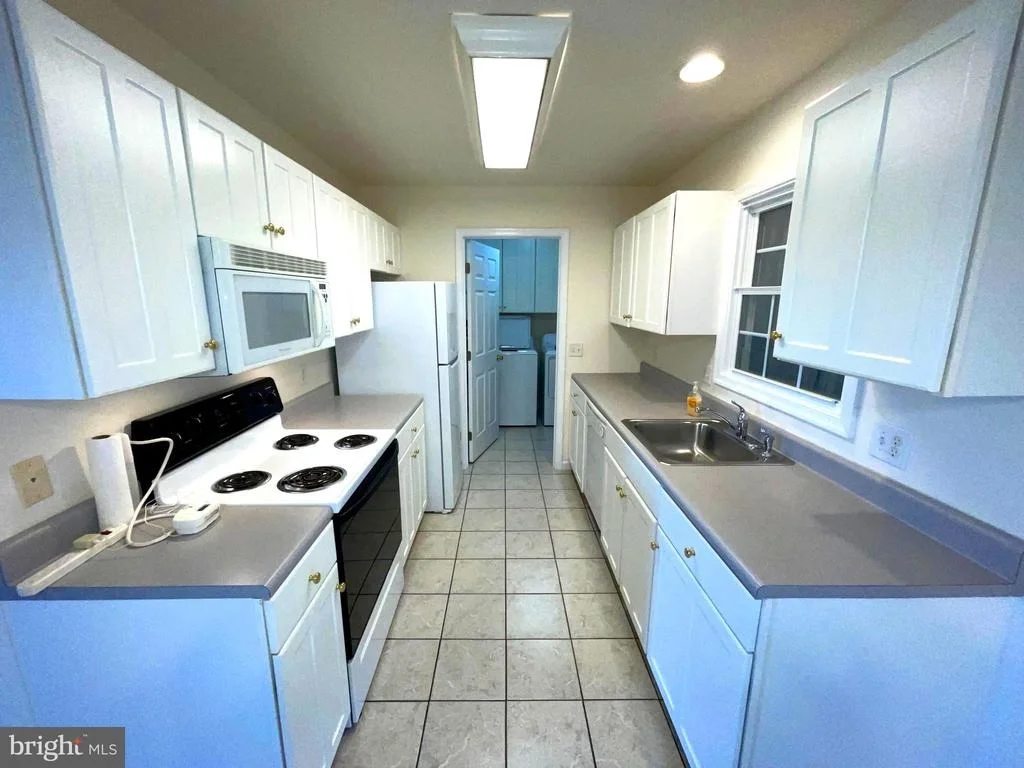 Photo of 28 CIRCLE DRIVE W