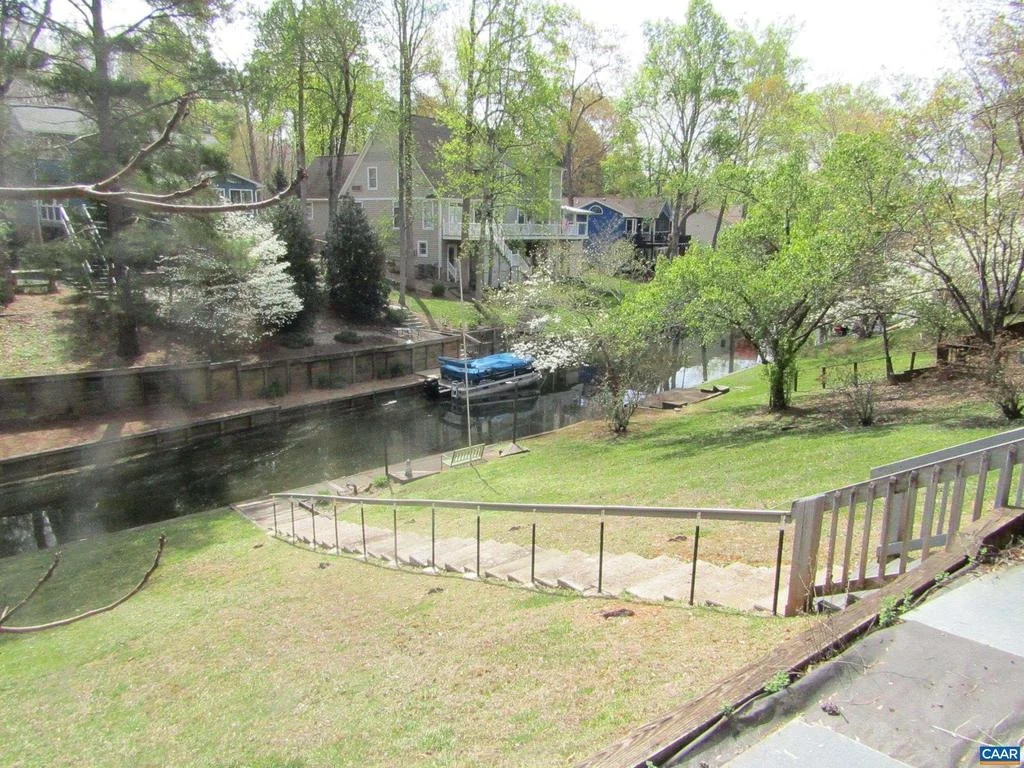Photo of 798 JEFFERSON DR