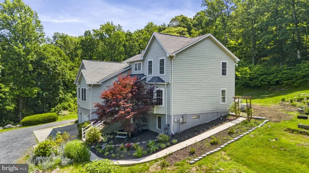 Photo of 208 MARKHAM FARM ROAD