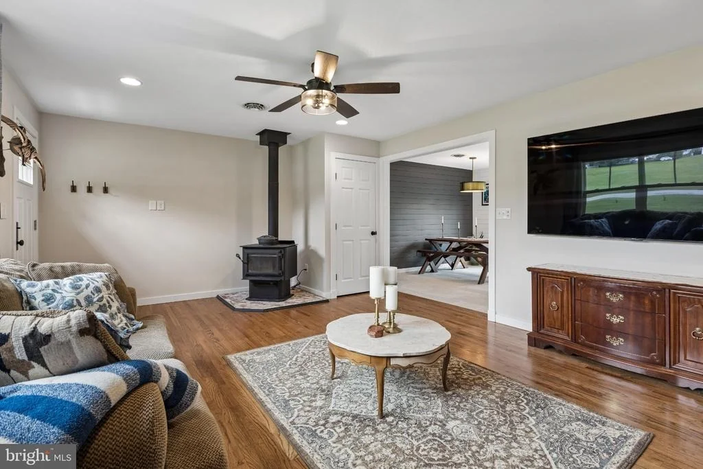 Photo of 9816 FAIRLEE ROAD