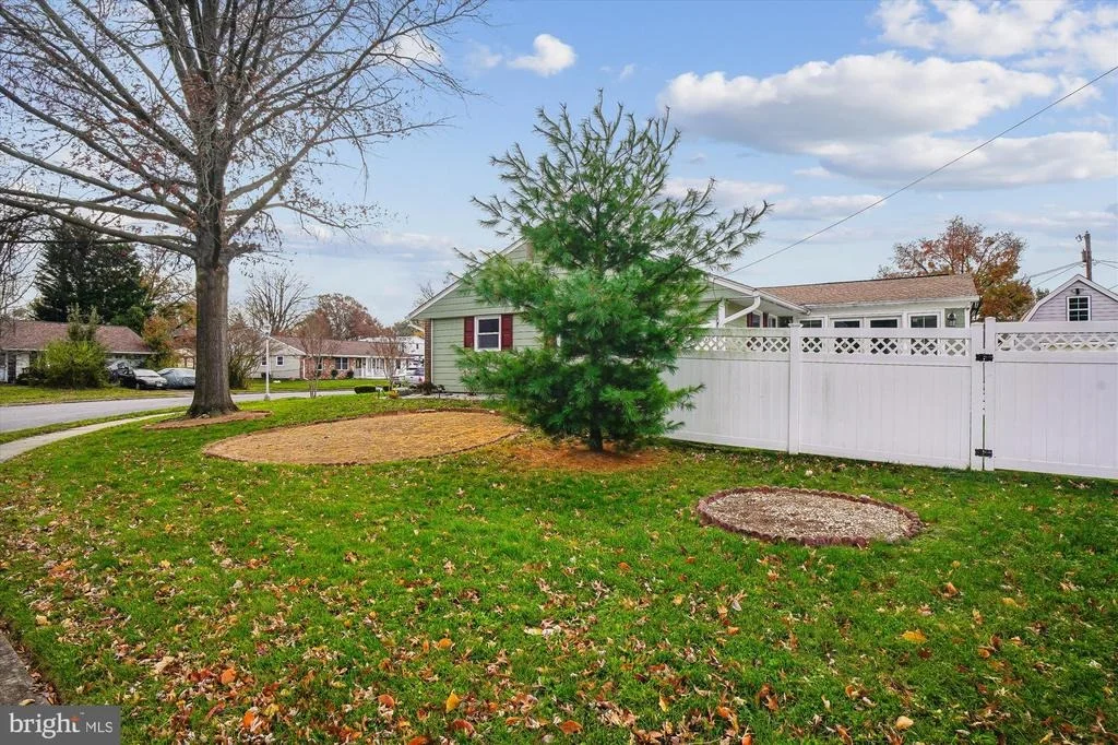 Photo of 417 WHITE OAK PLACE