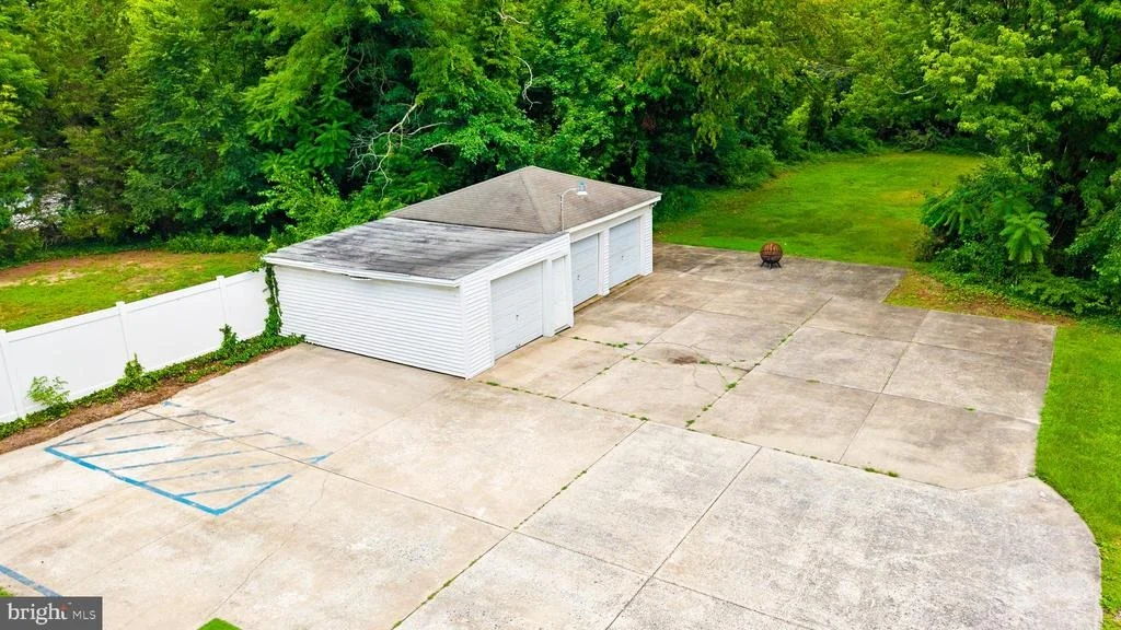 Photo of 1124 MANTUA PIKE