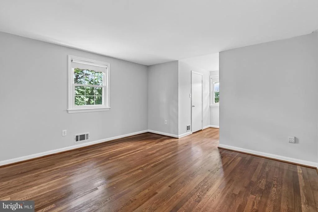 Photo of 4019 ROBERTSON BOULEVARD