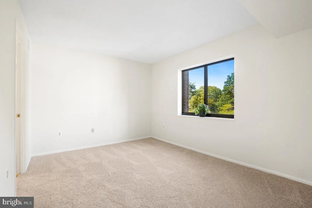 Photo of Unit 2321 at 15107 INTERLACHEN DRIVE