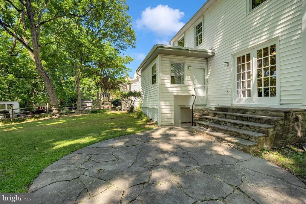 Photo of 2418 FOREST GLEN ROAD