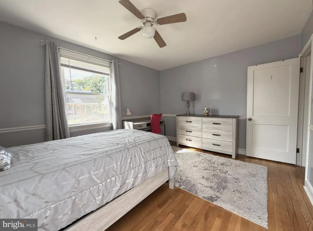 Photo of 6011 EASTERN PARKWAY