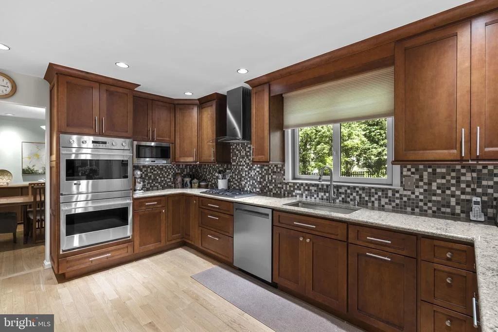 Photo of 4913 CONTINENTAL DRIVE