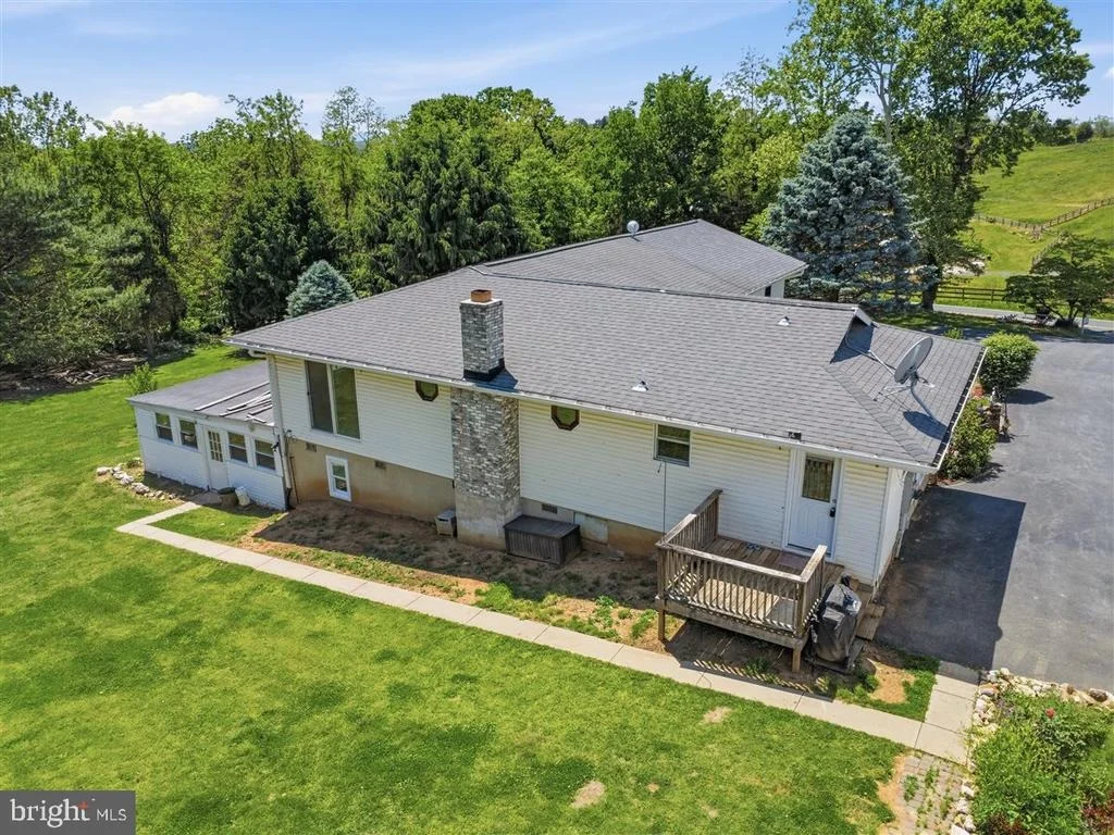 Photo of 2915 FRY ROAD