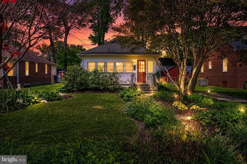Photo of 302 LINDEN AVENUE