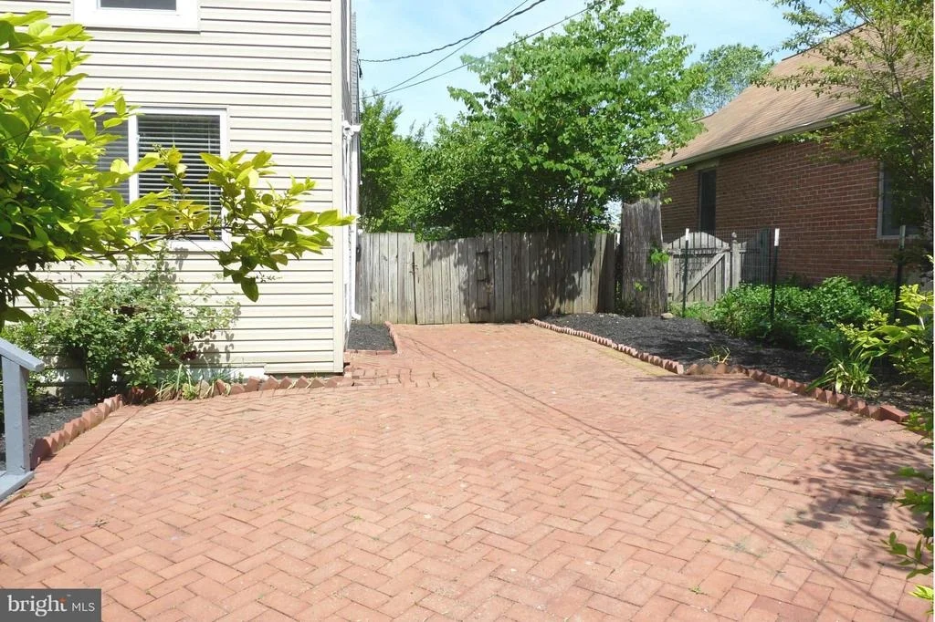 Photo of 604 MILITARY ROAD