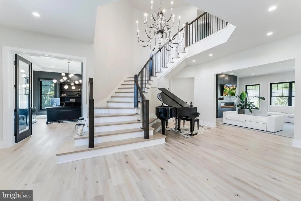 Photo of 952 WALKER ROAD