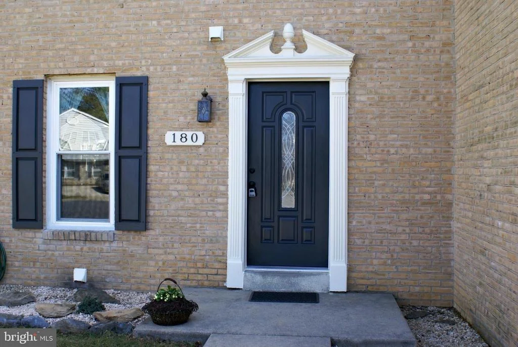 Photo of 180 STONEYBROOK COURT