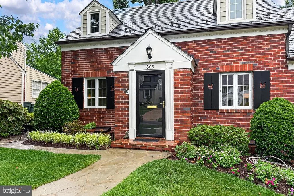 Photo of 809 ENDERBY DRIVE