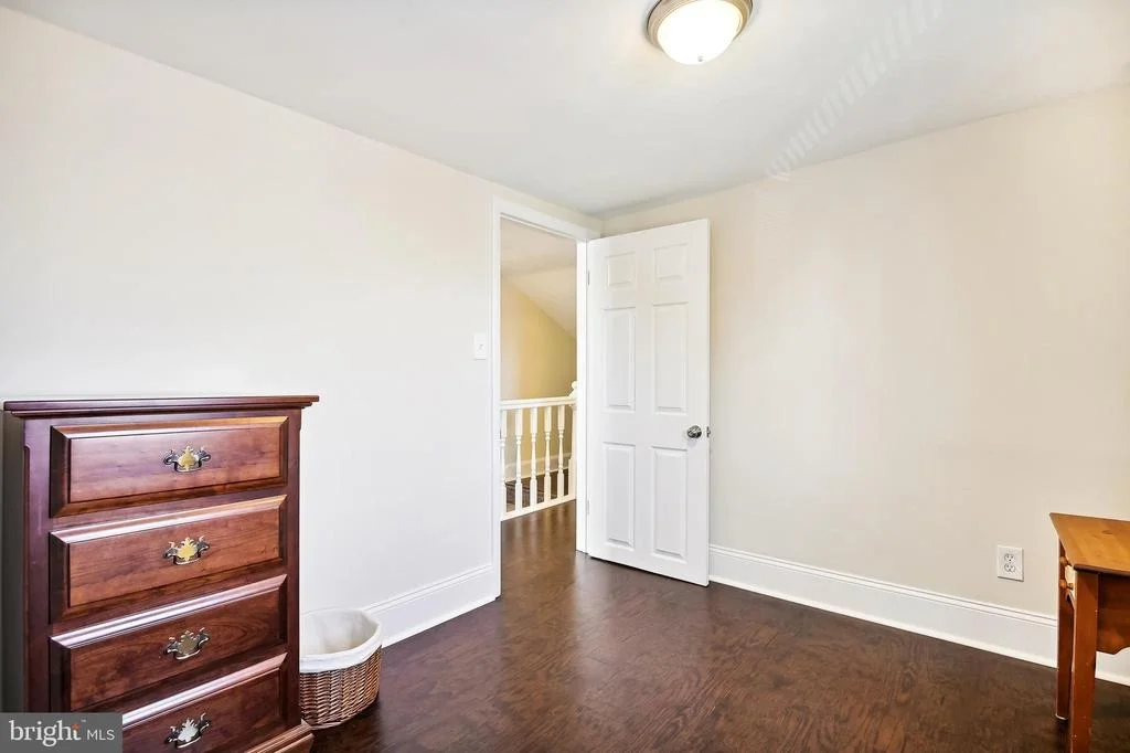 Photo of 607 ALDERSHOT ROAD